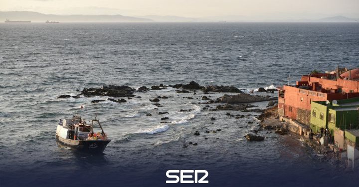Detenidos dos patrones de barco por cobrar por viajes en patera de Marruecos a Canarias | Sociedad