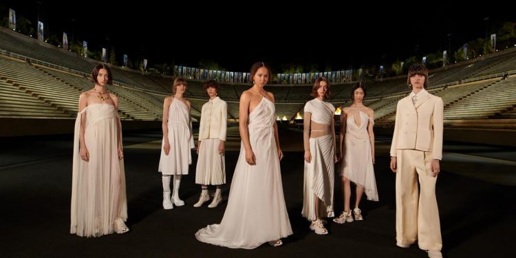 Dior lanza su colección crucero en escenarios de la Grecia antigua