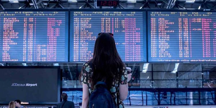 EU analiza cómo levantar las restricciones a los viajes