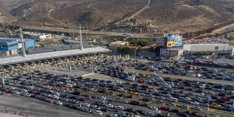 EU extiende cierre de fronteras para viajes no esenciales a México y Canadá