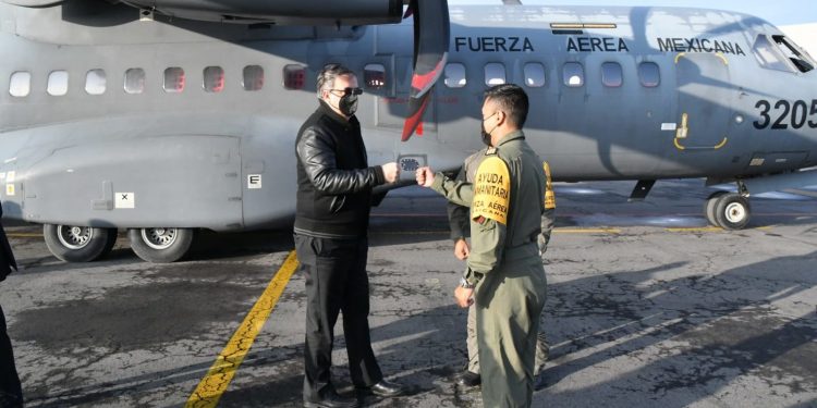 Ebrard viaja a Guatemala para donar 150 mil vacunas