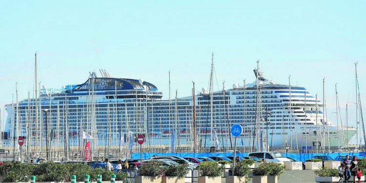 El Puerto de València recupera las escalas internacionales de cruceros tras la pandemia