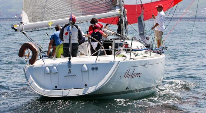 El crucero 'Akelarre' de Mauricio Guibert en aguas de El Abra.