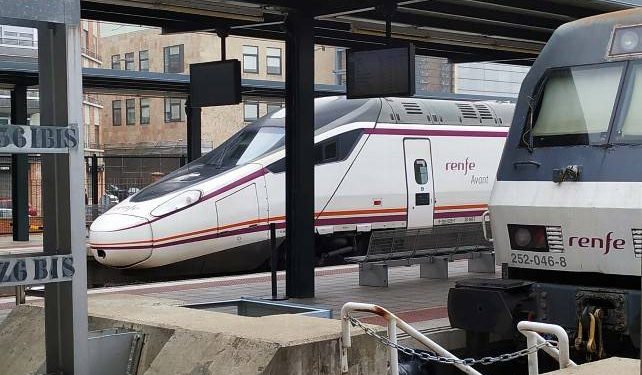Tren Avant Renfe en la Estación ADIF de León