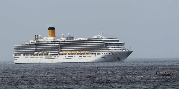 El retraso en la vuelta de los cruceros a España refuerza a Grecia o Chipre como rivales