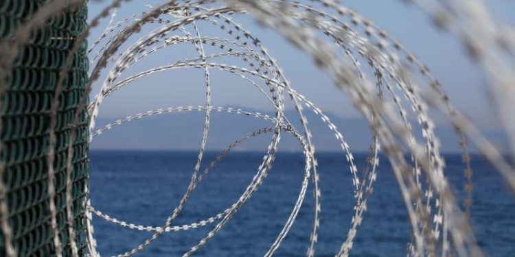 España dice que respeta restricción de viajes marítimos de Marruecos