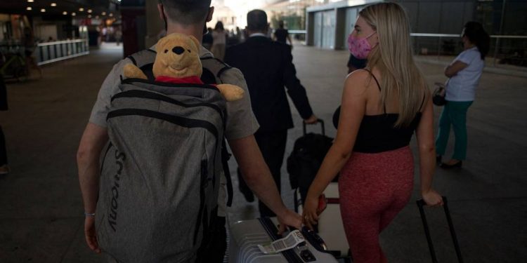 España emite certificados de vacunación para facilitar viajes dentro de la Unión Europea | Internacional | Noticias