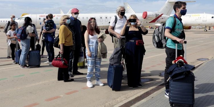 Estados Unidos flexibiliza las recomendaciones de viajes a países como España