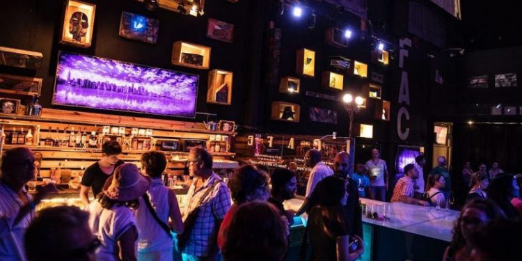 Fábrica de Arte Cubano entre los 8 bares inolvidables del mundo