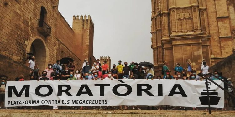 Fotos - Turismofobia y crucerofobia: ni cien manifestantes en Mallorca de 30 asociaciones | Noticias de Agencias de viajes