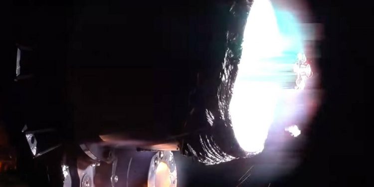 Foto: Una pieza de una nave desintegrándose en un túnel de plasma. (ESA)