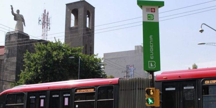 Gobierno capitalino analiza ampliar viajes del Metrobús hasta el EdoMex