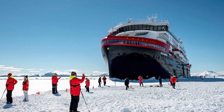 Hurtigruten Expeditions estrena cruceros de expedición de polo a polo