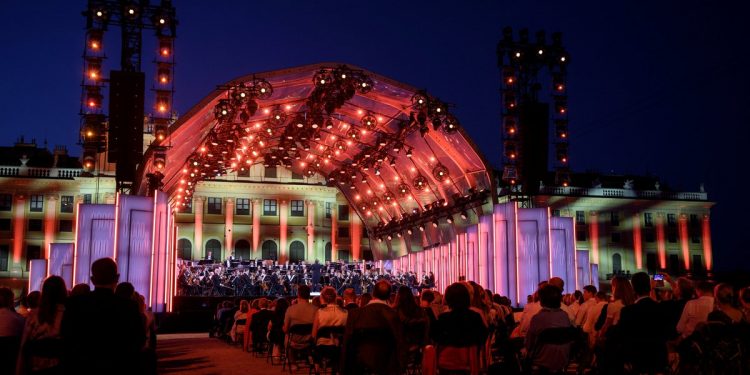 La Filarmónica de Viena escapa al confinamiento con un viaje musical nocturno