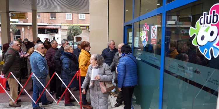 La Junta prevé reanudar los viajes del Club de los 60 en otoño