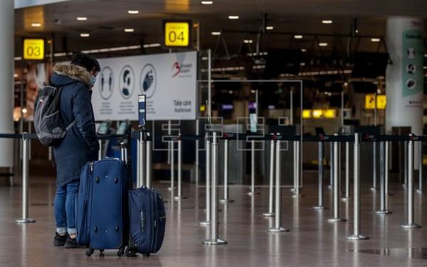 La UE autoriza los viajes no esenciales desde Estados Unidos y 12 países más