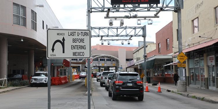 Las autoridades están 'devastadas' cuando los federales extienden la prohibición de los viajes fronterizos no esenciales