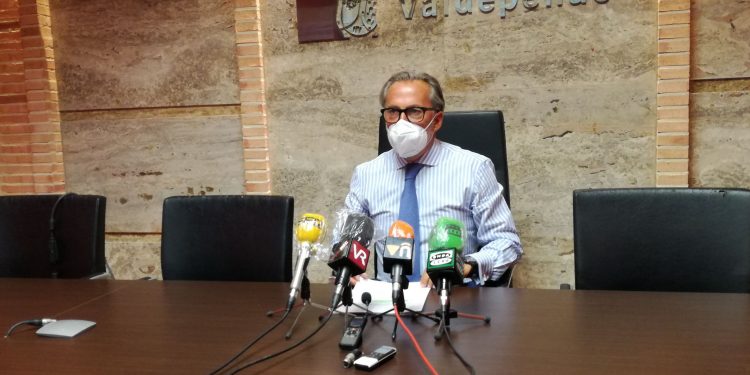 Las bases para las ayudas a los sectores afectados por la pandemia y los Honores y Distinciones, al Pleno de Valdepeñas del lunes - Lanza Digital