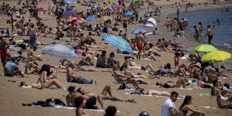 Legisladores aprueban certificados para viajar sin hacer cuarentenas – El Financiero