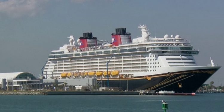 Los CDC reducen la alerta para viajes en cruceros – Telemundo San Diego (20)