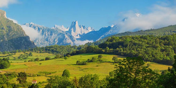 Los pueblos más emblemáticos para disfrutar de la naturaleza este verano