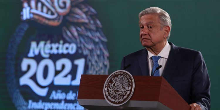 "Los que se quejan de la Línea 12 no viajan en el Metro", dice AMLO