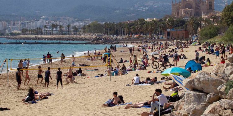 Los viajes de estudiantes a Mallorca causan más de 350 contagiados en al menos cinco comunidades
