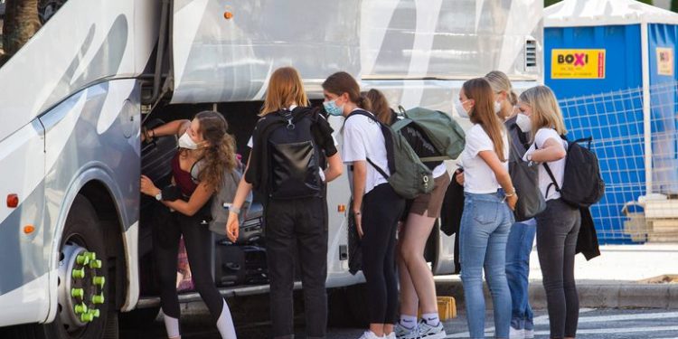 Más de 850 estudiantes en Mallorca contrajeron coronavirus durante viajes de egresados