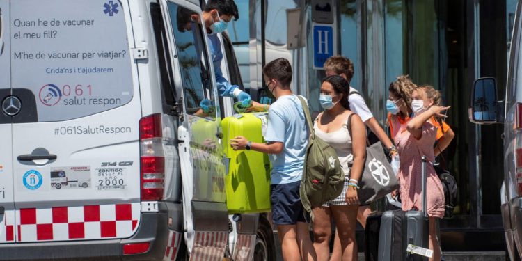 Más de mil contagios de COVID-19 en los viajes de fin de curso a Mallorca