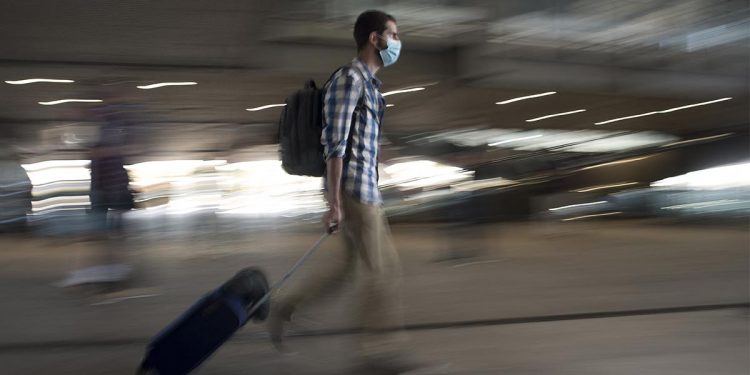 Turistas mexicanos con esquema COVID-19 completo pueden viajar a España