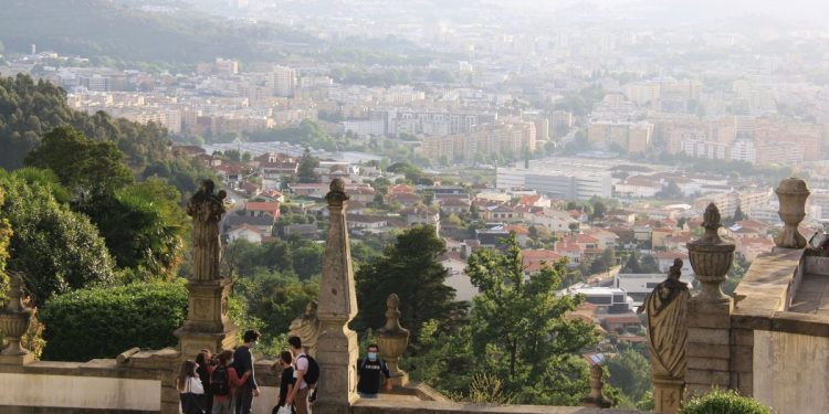 Mucho más que iglesias: Braga hechiza como "la Roma de Portugal"
