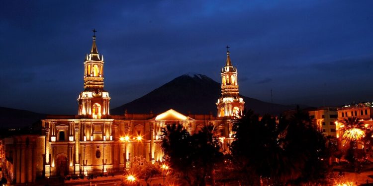 Peruanos pueden volver a viajar dentro del país, tras reactivación de turismo.