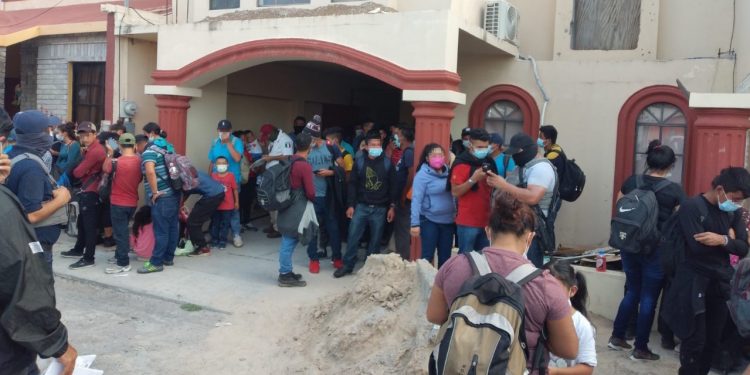 Policías de Tamaulipas rescatan a 116 migrantes en Miguel Alemán