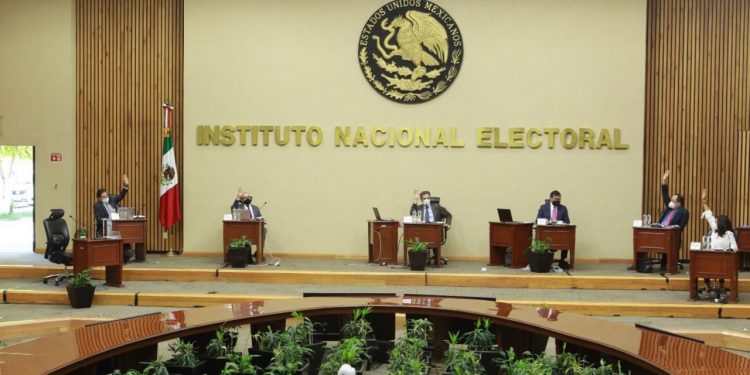 Por falta de recursos, INE recorta casillas y boletas para consulta popular