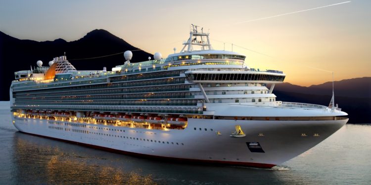 Royal Caribbean pospone crucero por casos de Covid-19 en su tripulación