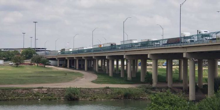 Pide gobernador de Coahuila, Miguel Riquelme, que el Departamento de Estado de los Estados Unidos reconsidere sus calificaciones negativas de viaje hacia la entidad, esto en el plano de seguridad.