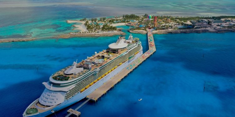 Primer crucero zarpa de Estados Unidos tras 15 meses de sequía turística