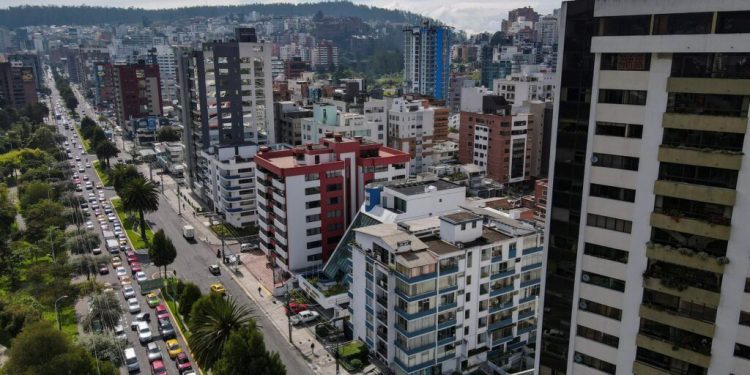 Quito, una ciudad para admirar desde el cielo y desde la magia de sus templos