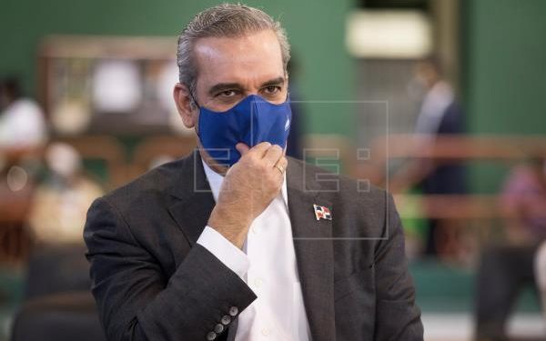 R.Dominicana prohíbe viajes de funcionarios y la compra de carros oficiales