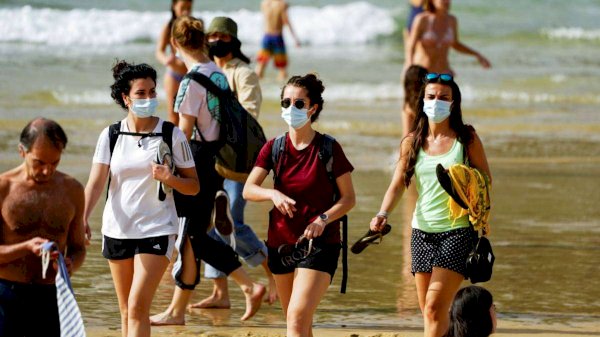 Reabre españa sus playas a turistas vacunados