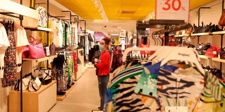 Rebajas de verano 2021: cundo empiezan en Zara, El Corte Ingls, Mango, Primark...