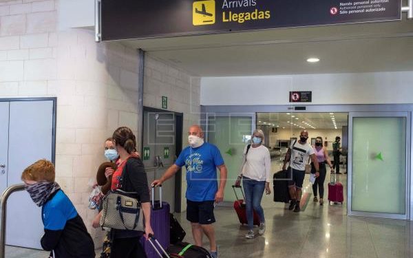 Reino Unido confirma que España continúa fuera de su "lista verde" de viajes