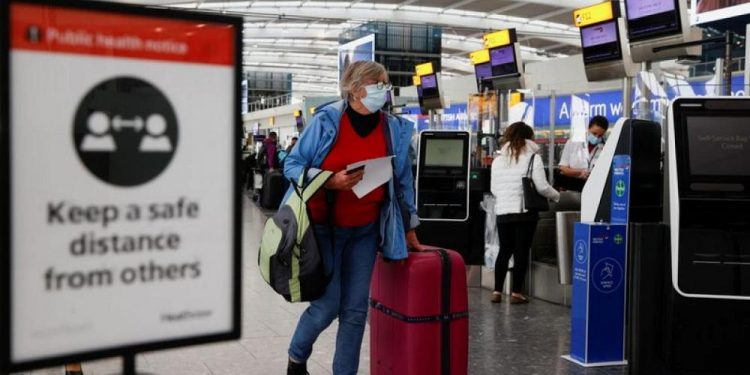 Reino Unido planea levantar las restricciones al viaje de los completamente vacunados