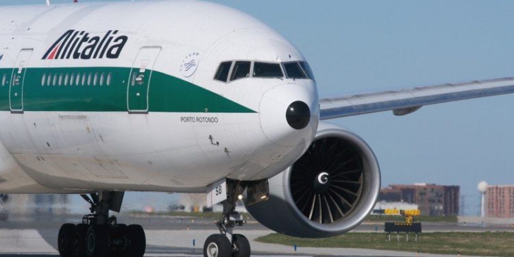 Reino Unido podrá permitir viajes al extranjero a personas vacunadas