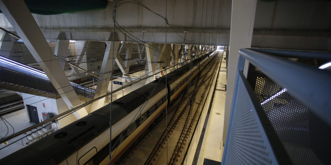 Renfe estrena los viajes directos Vigo-Ourense por Santiago