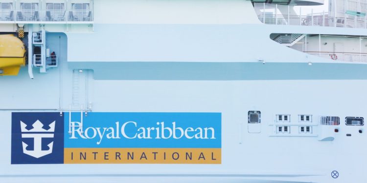 Royal Caribbean aplaza salida de crucero desde EEUU