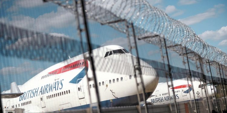 Sector de aviación británico pide que dejen viajar a los vacunados