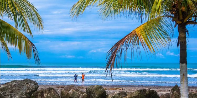 Sostenibilidad, conectividad y desarrollo local en el crecimiento turístico de Costa Rica