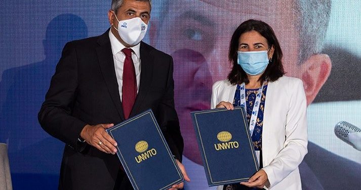 Zurab Pololikashvili, secretario general de la Organización Mundial del Turismo (OMT), y por María Jesús Almazor, CEO Ciberseguridad y Cloud de Telefónica Tech