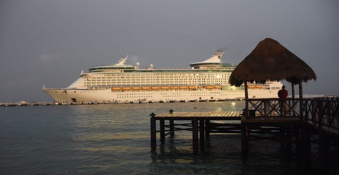 Tras 15 meses de prohibición, crucero navega con pasajeros desde EU